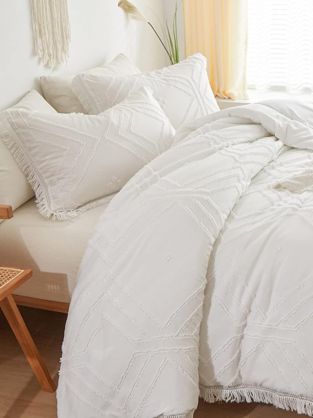 NWT Twin ComforterSet Boho White Geometric Farmhouse Vintage-Look Tufted Tassel